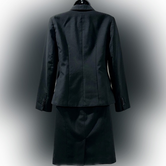 Ann Taylor Two Piece Suit, Blazer and Skirt, 4P - Picture 2 of 4